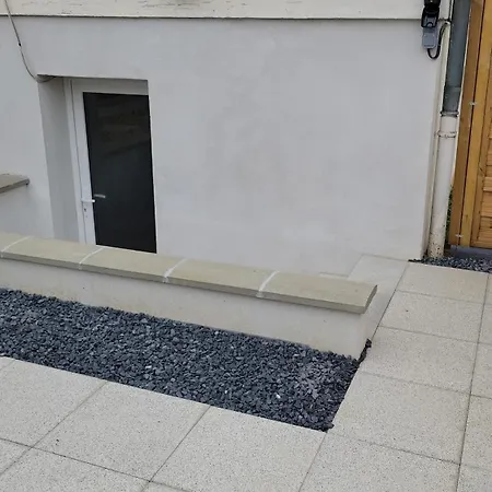 Aux Pieds Des Vignes *